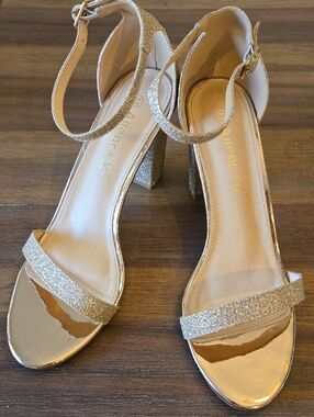 Allegra K 3 Inch Sparkling Gold Block Heel Ankle-Strap Sandals. Size 8.5